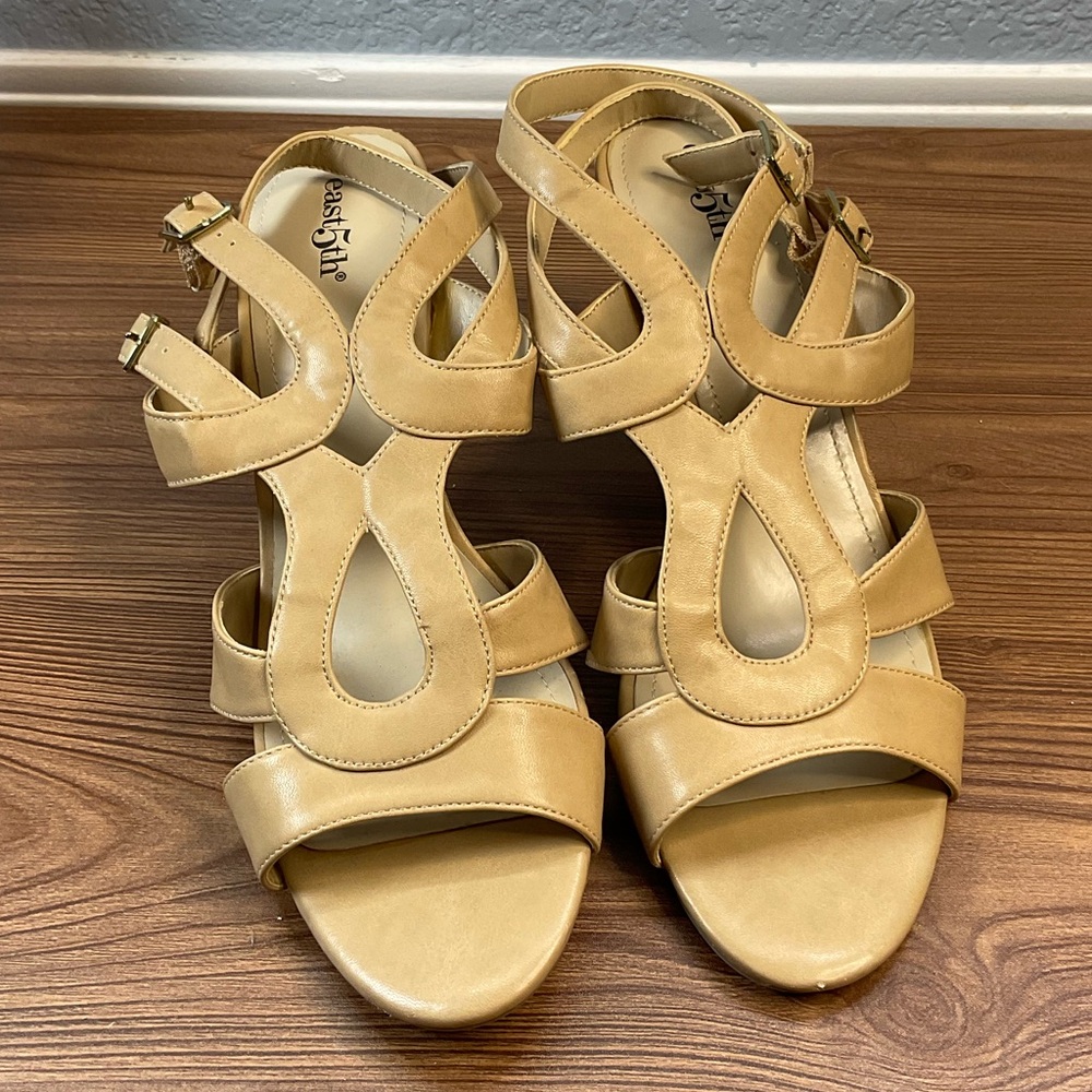East 5th Tan Sandals with Strappy Design size 9 cream skin tone